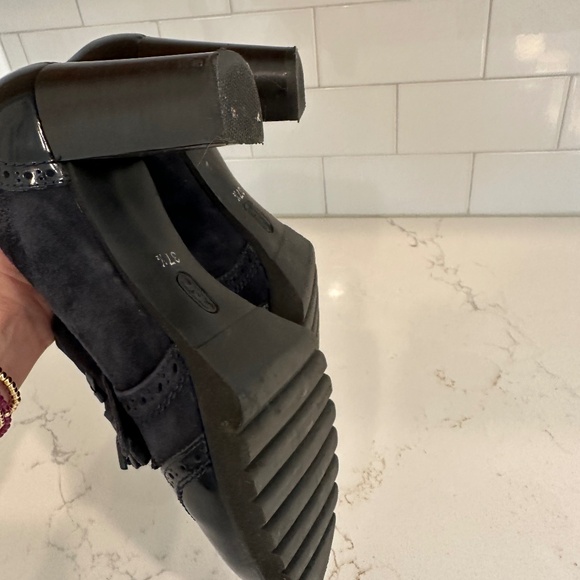 Women's pump 3" heel navy loafer. Patent leather and suede with tassel. - Picture 6 of 6